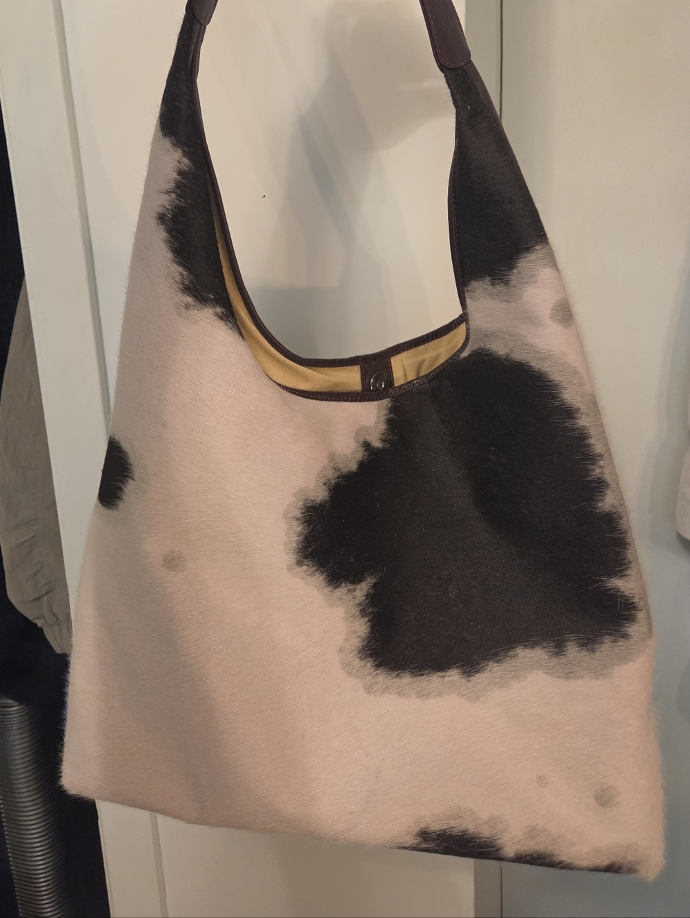 NUEVULLE- EUROPEAN MADE Cowhide-Pattern Shoulder Bag in Black and Cream